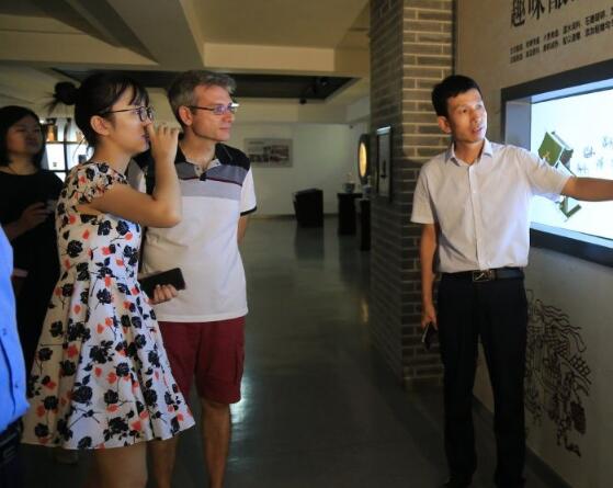 陪同翻译现场图片 陪同翻译现场图片